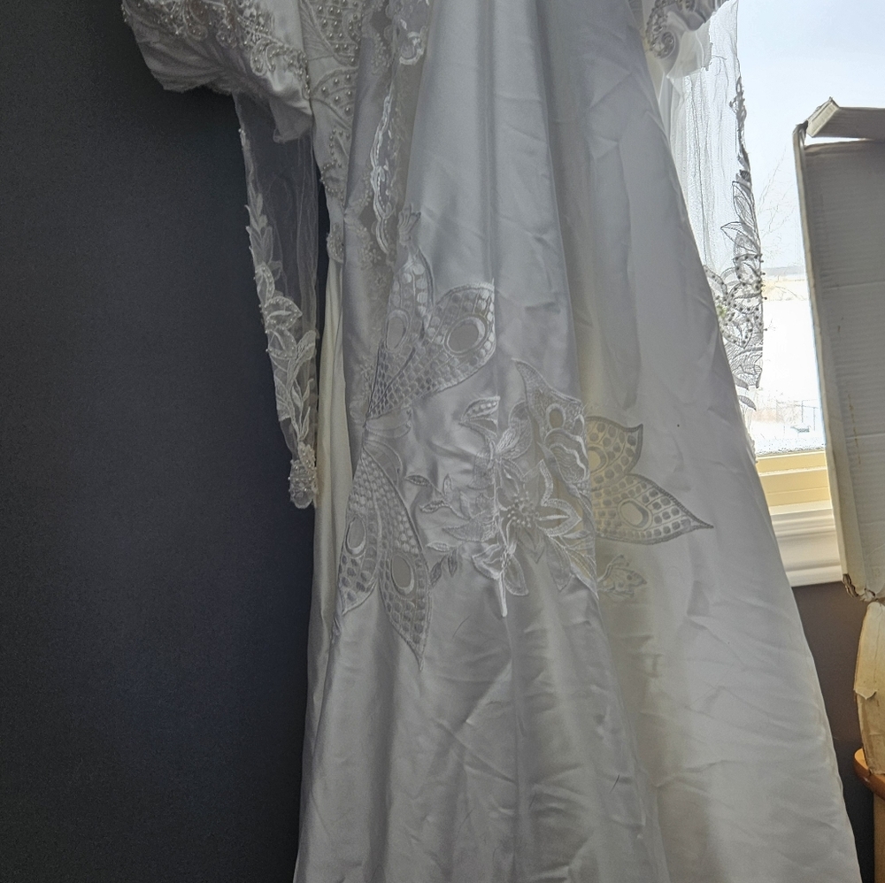 1990's wedding gown.Stunning - Picture 12 of 15